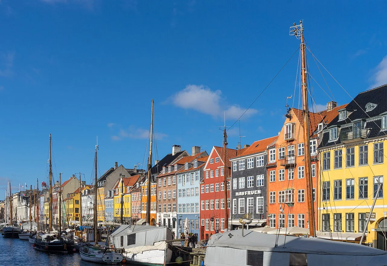 Fachadas y embarcaciones de Nyhavn, Copenhague