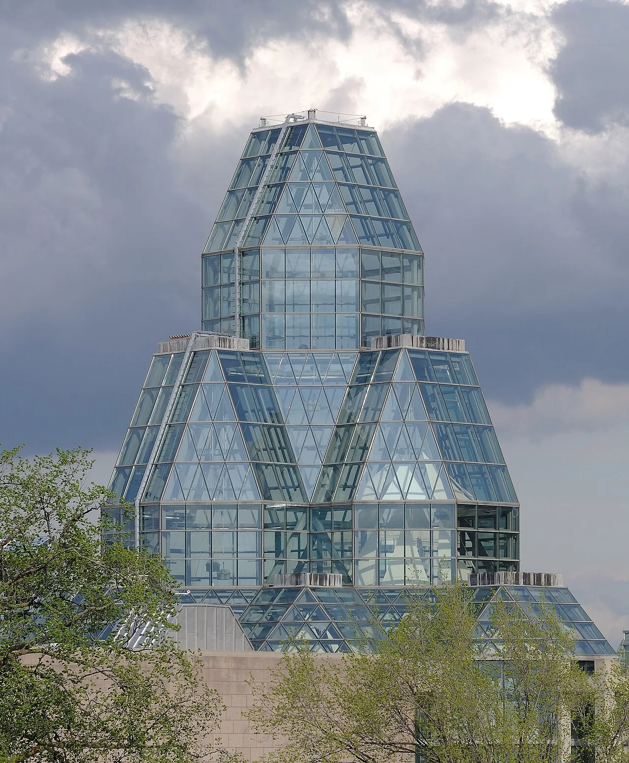 Detalle exterior de las estructuras acristaladas de la Galería Nacional de Canadá