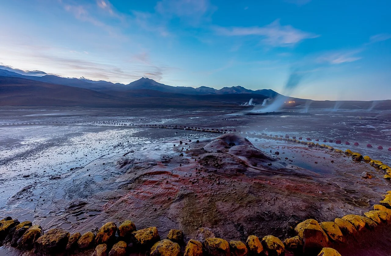 Paisaje geotérmico de los géiseres del Tatio, Chile