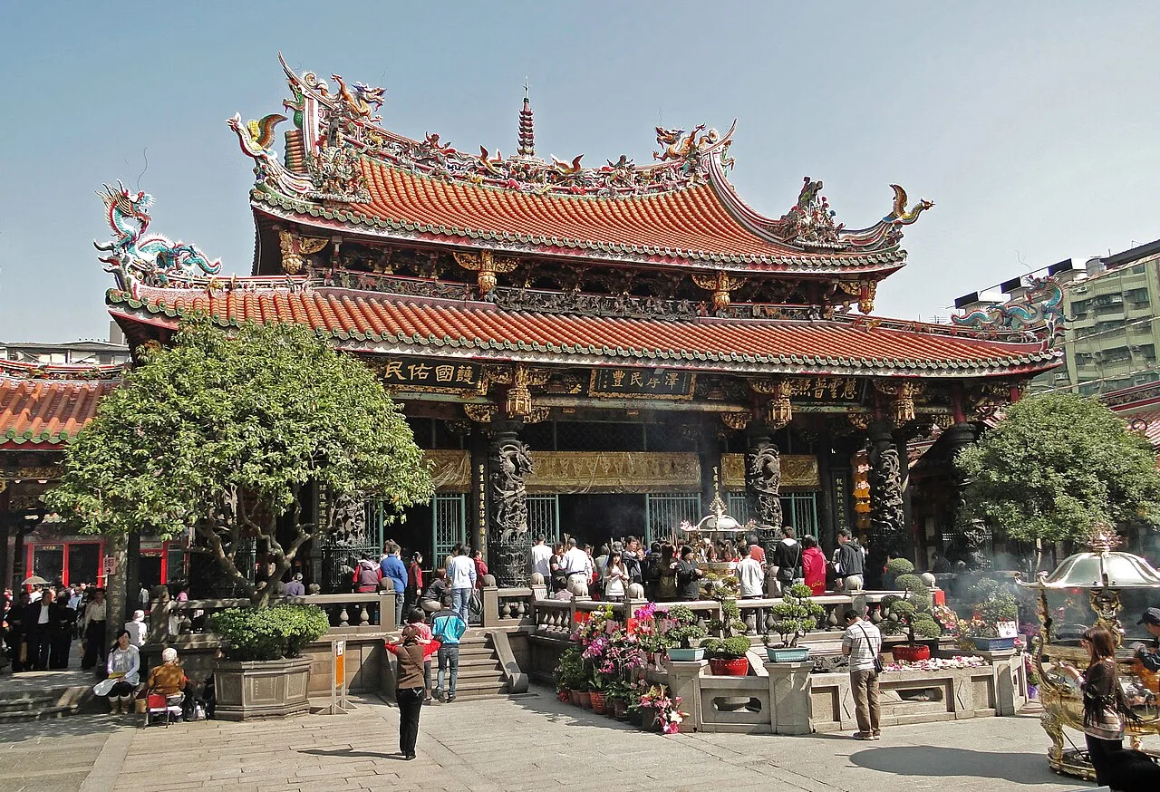 Arquitectura y patio del templo Longshan, Taipéi