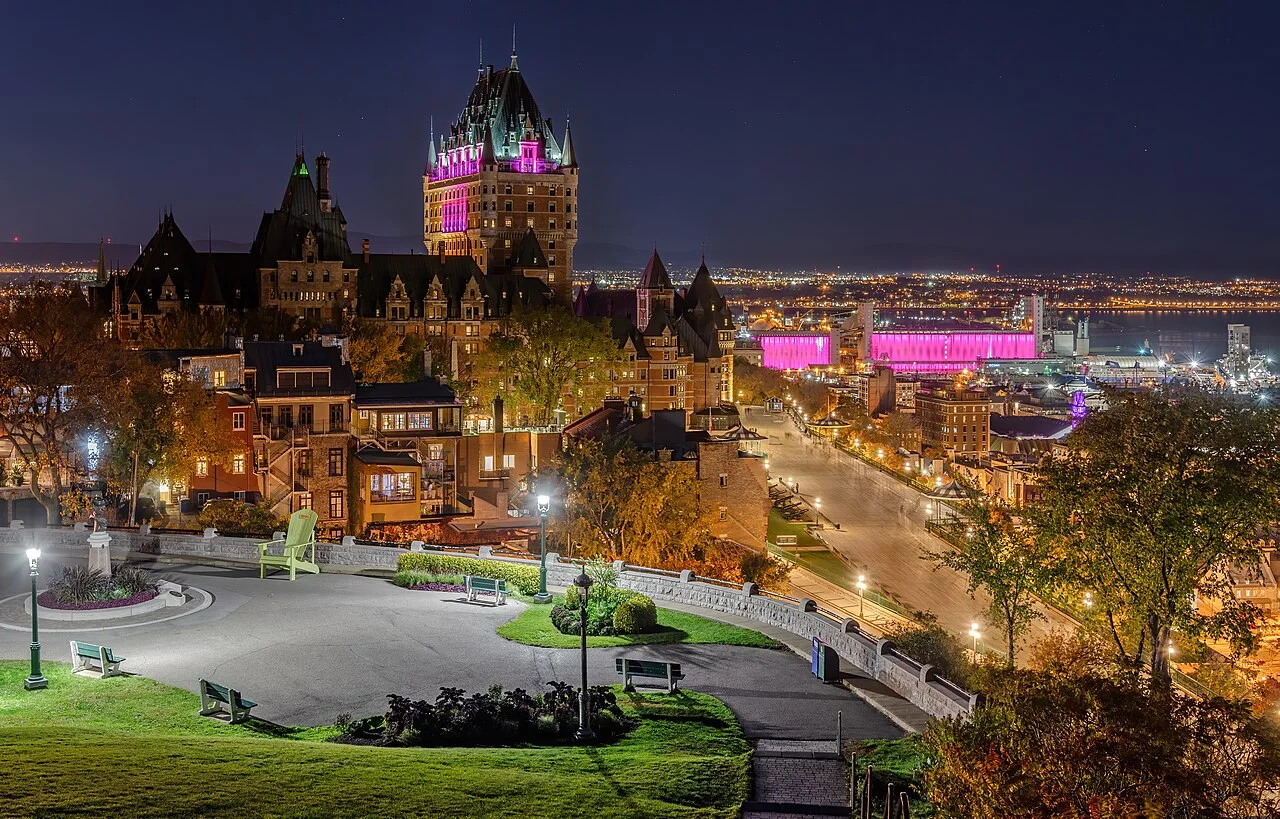 Château Frontenac iluminado de noche · 2020