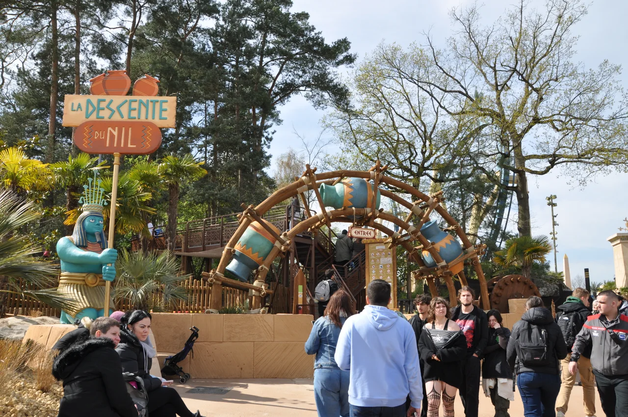 Entrance to La Descente du Nil at Parc Astérix, a photograph of the venue