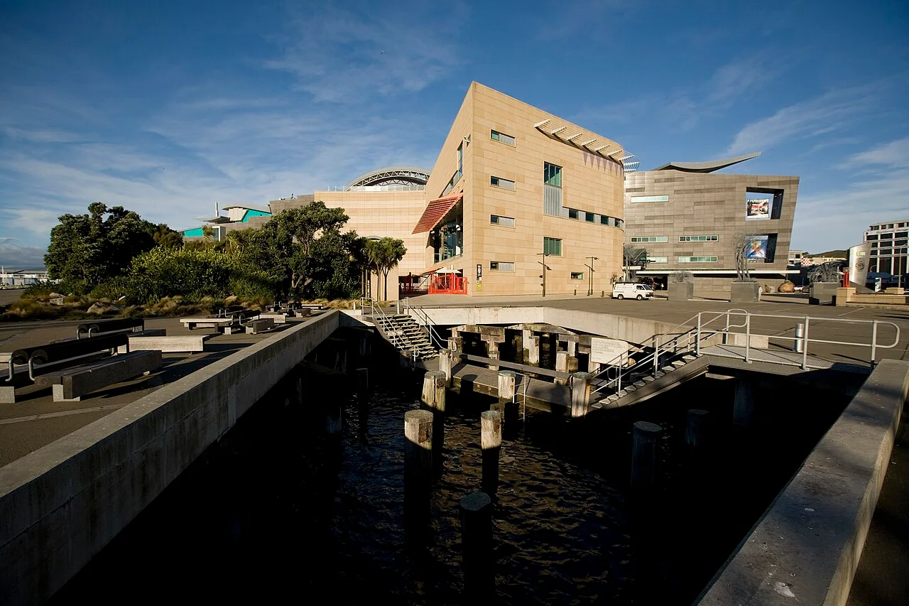 Exterior de Te Papa junto al frente portuario · 2008
